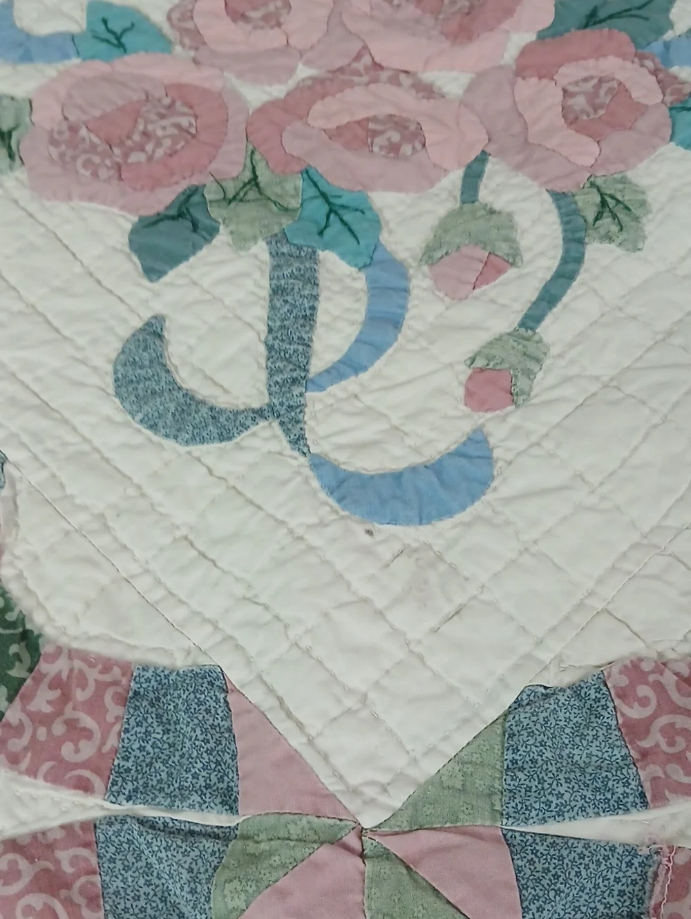 Beautiful Vintage Handmade Quilt